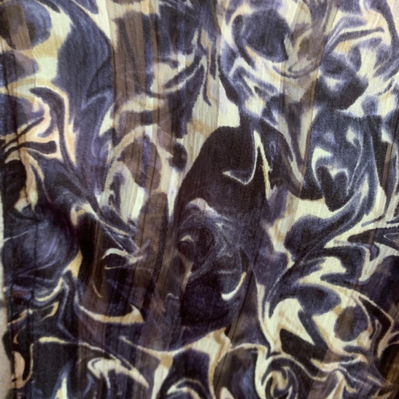 Simply Vera by Vera Wang sheer front snap blouse. Worn once. Excellent condition - Picture 4 of 6